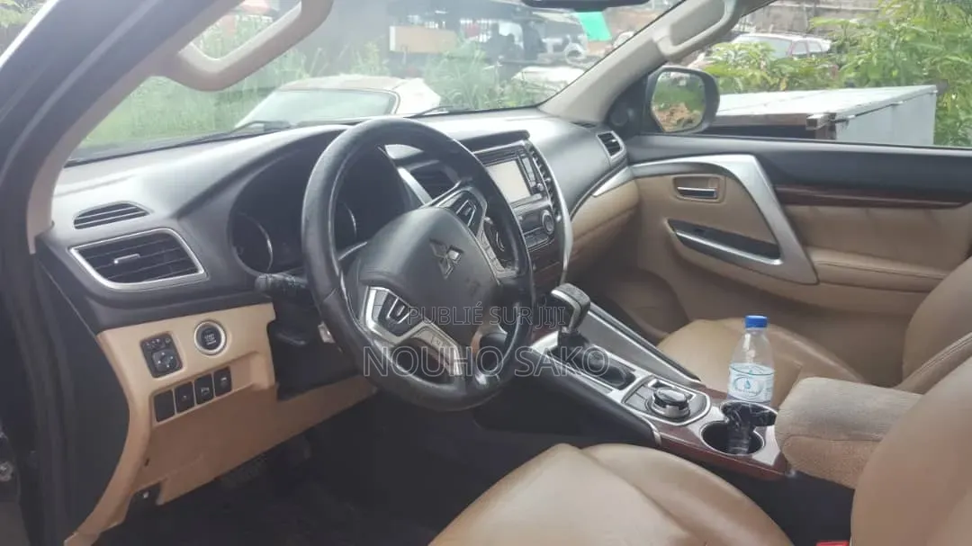 Mitsubishi Montero 2021 Jaune