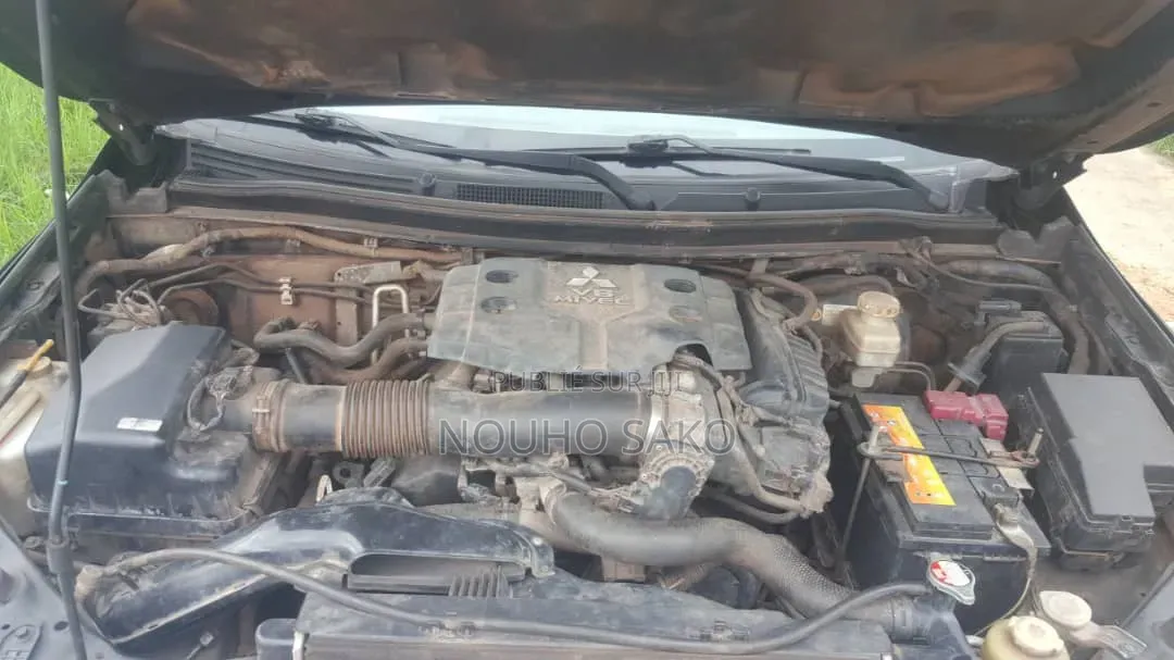 Mitsubishi Montero 2021 Jaune