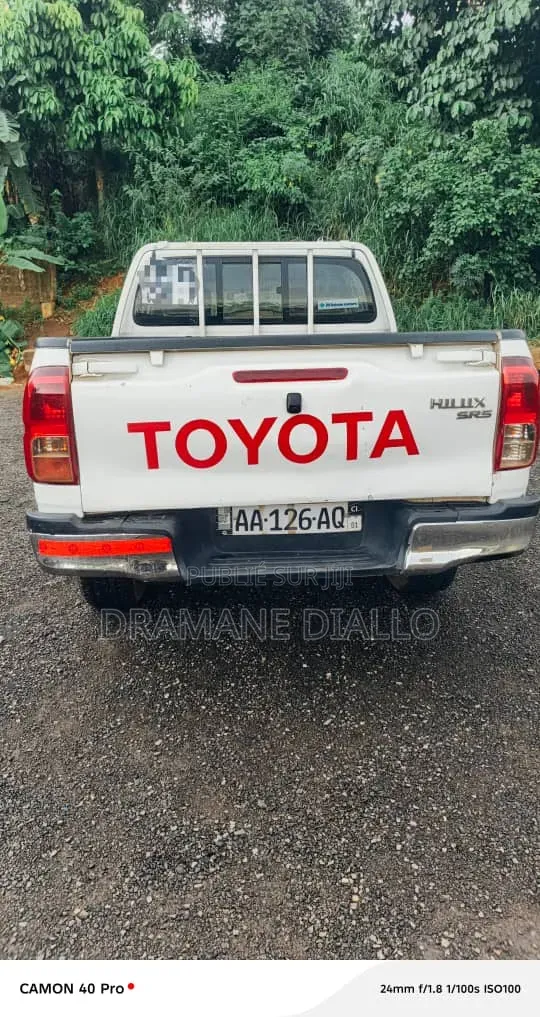 Toyota Hilux 2016 Blanc cassé