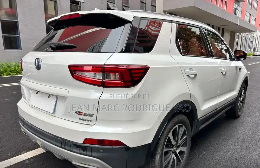 Nouveau Suzuki Dzire 2024 Blanc cassé