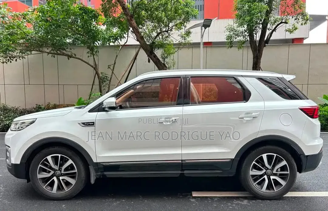 Nouveau Suzuki Dzire 2024 Blanc cassé