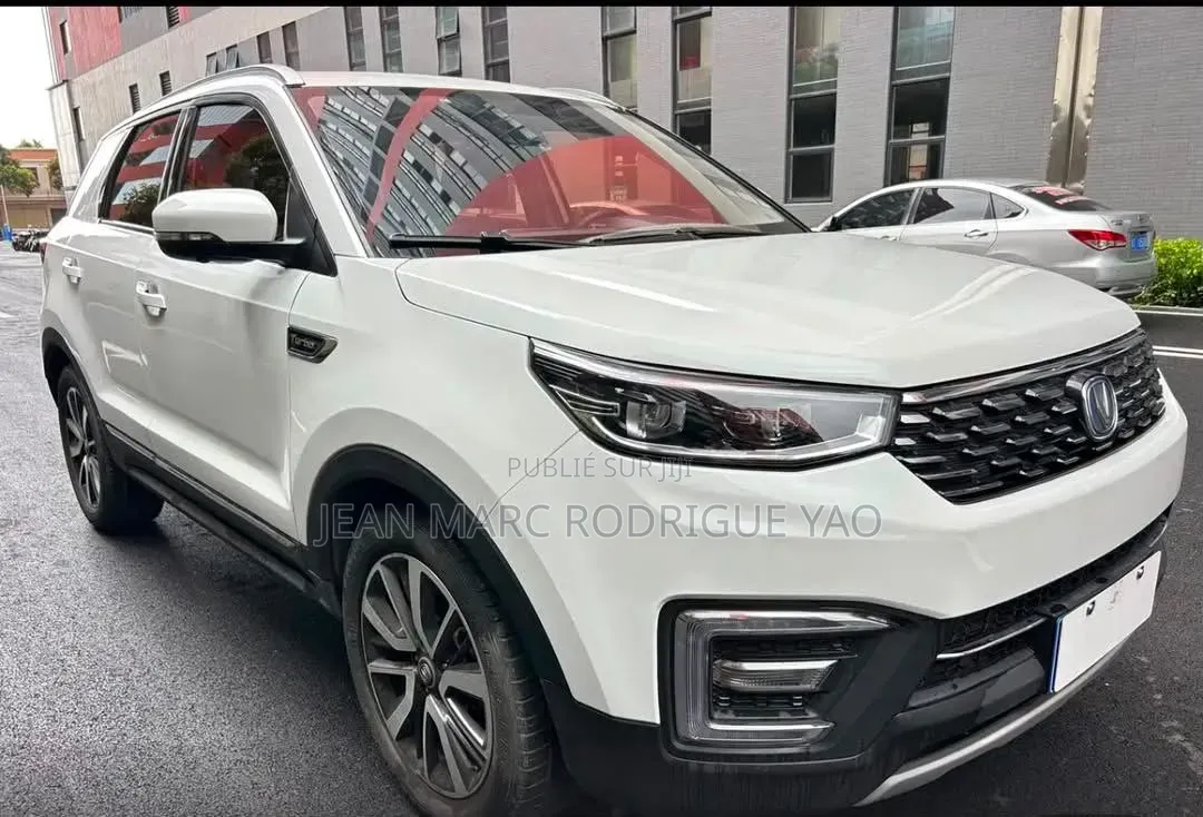 Nouveau Suzuki Dzire 2024 Blanc cassé