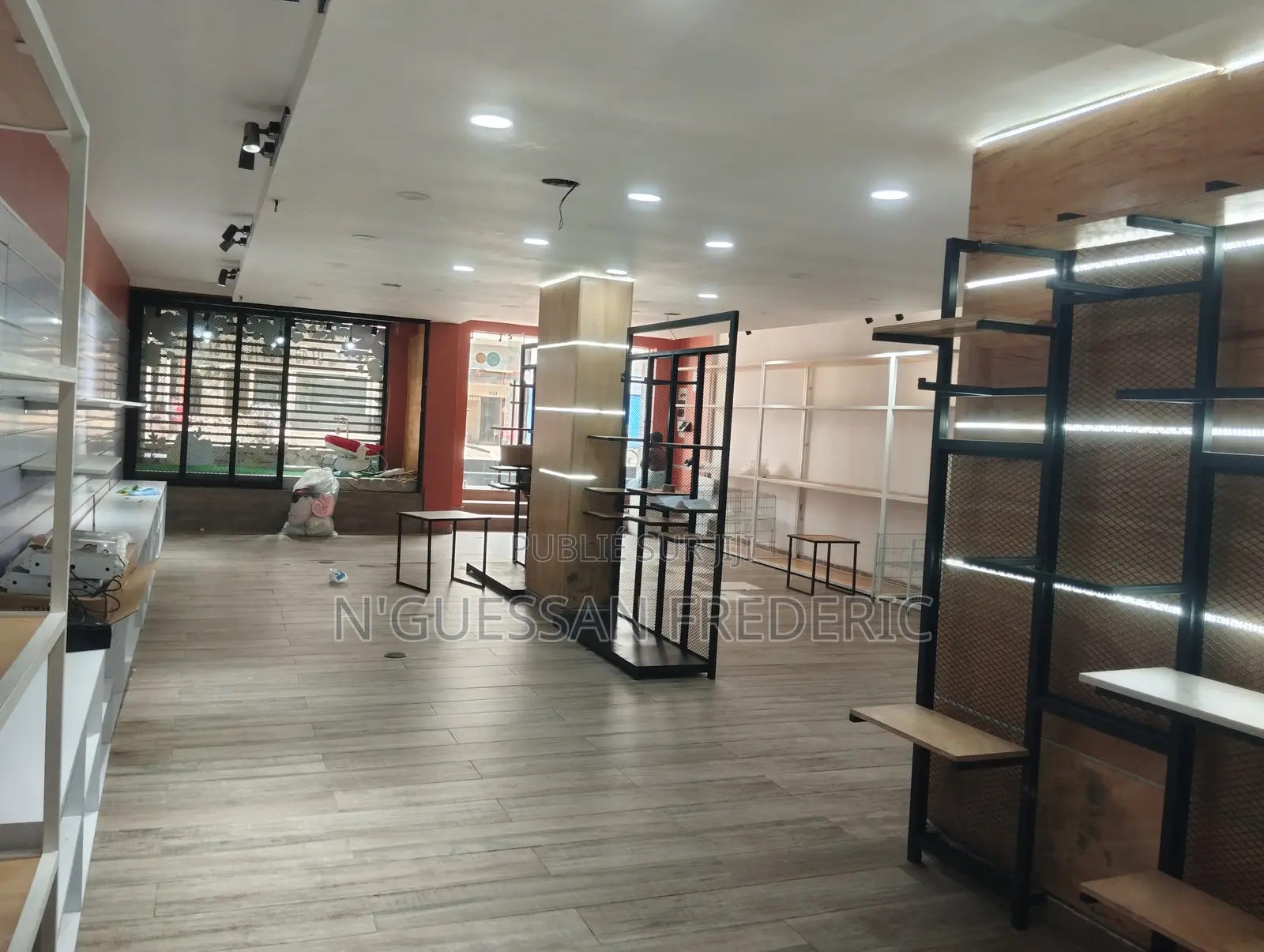 Marcory Zone 4 Magasin À Céder 117m2