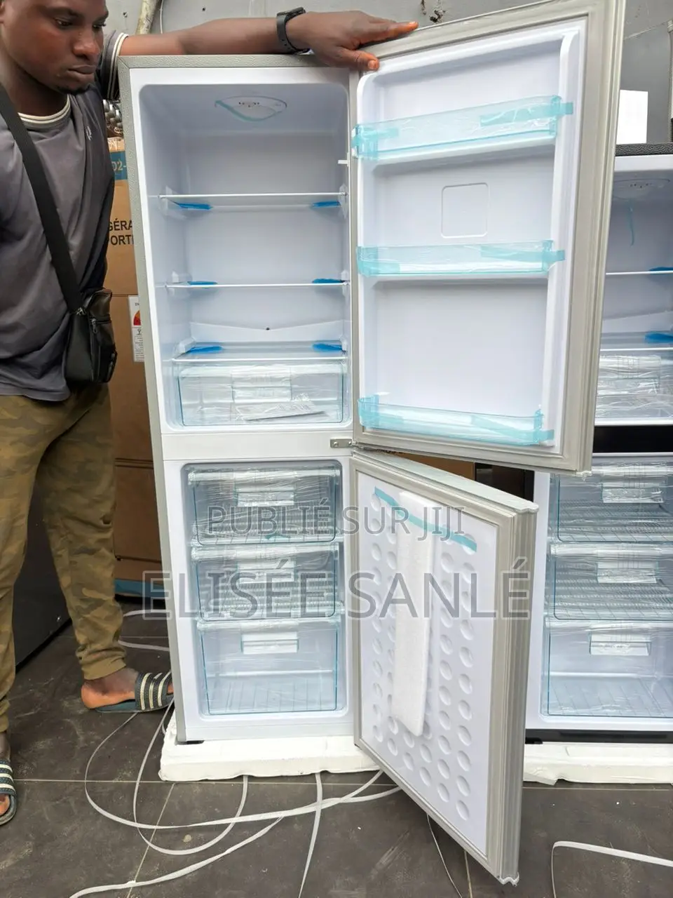 Réfrigérateur Double Portes – Grande Capacité 160l