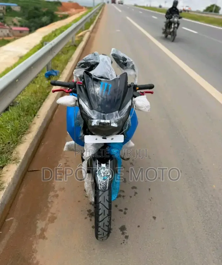 Nouveau TVS Apache 180 RTR 2025 Noir