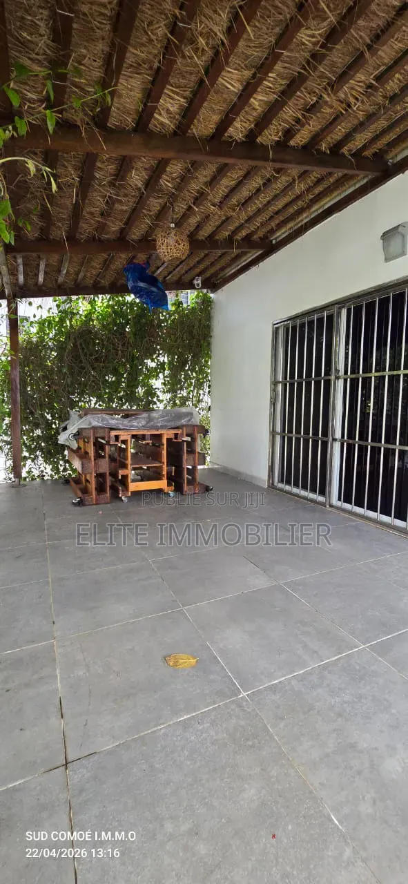 Meublé 4chbre Villa dans Villa Avec Piscine, Grand-Bassam à Vendre