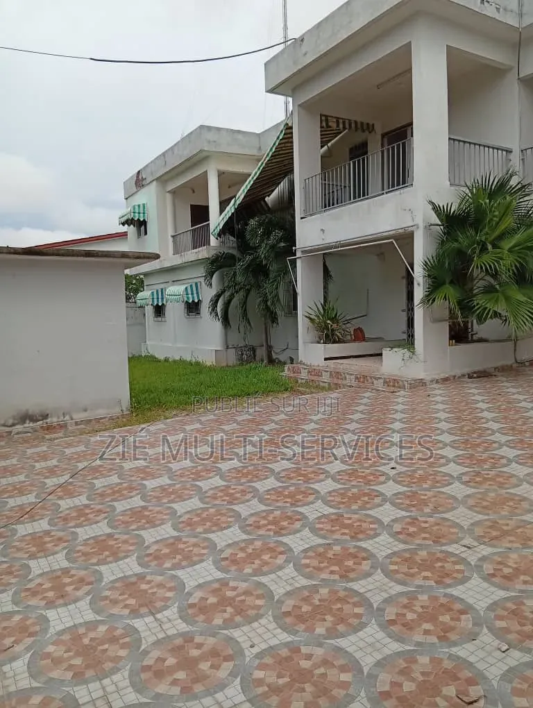 10chbre Duplex dans Zié Multi-Service, Deux Plateaux à Vendre