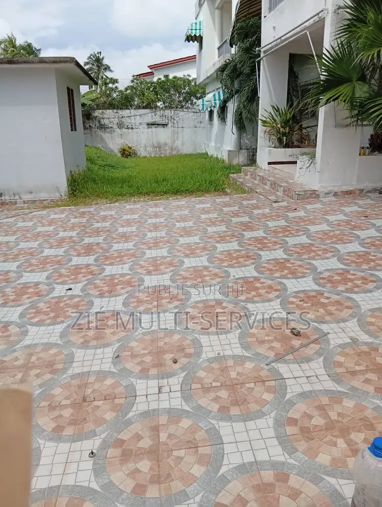 10chbre Duplex dans Zié Multi-Service, Deux Plateaux à Vendre