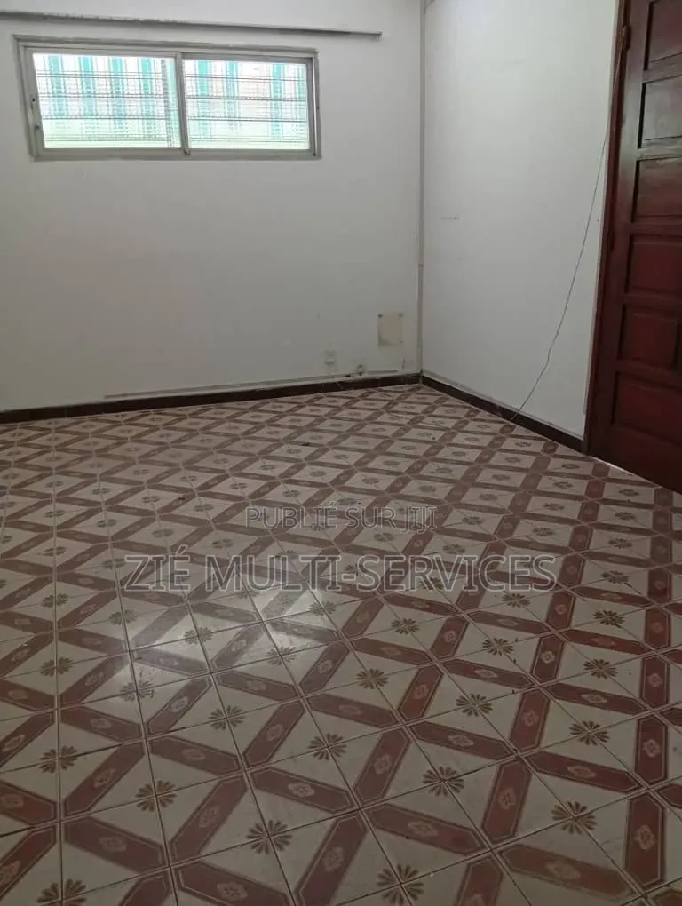 10chbre Duplex dans Zié Multi-Service, Deux Plateaux à Vendre