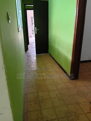 10chbre Duplex dans Zié Multi-Service, Deux Plateaux à Vendre