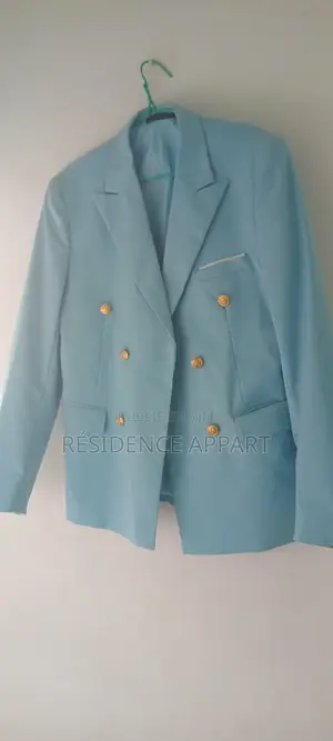 Je Vend Un Costume