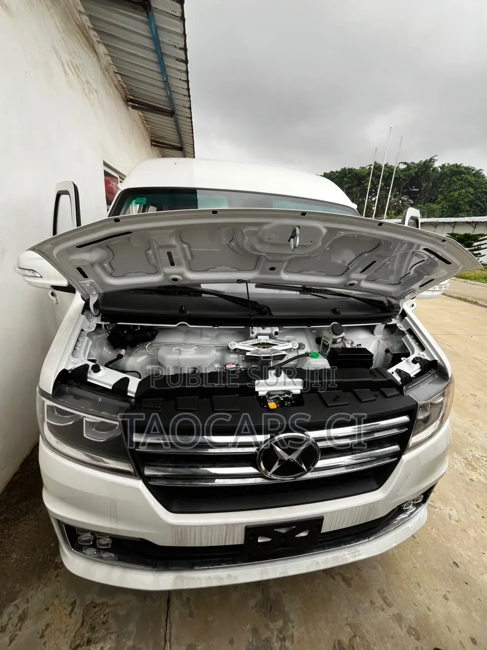 Nouveau Isuzu AVR 2024 Blanc