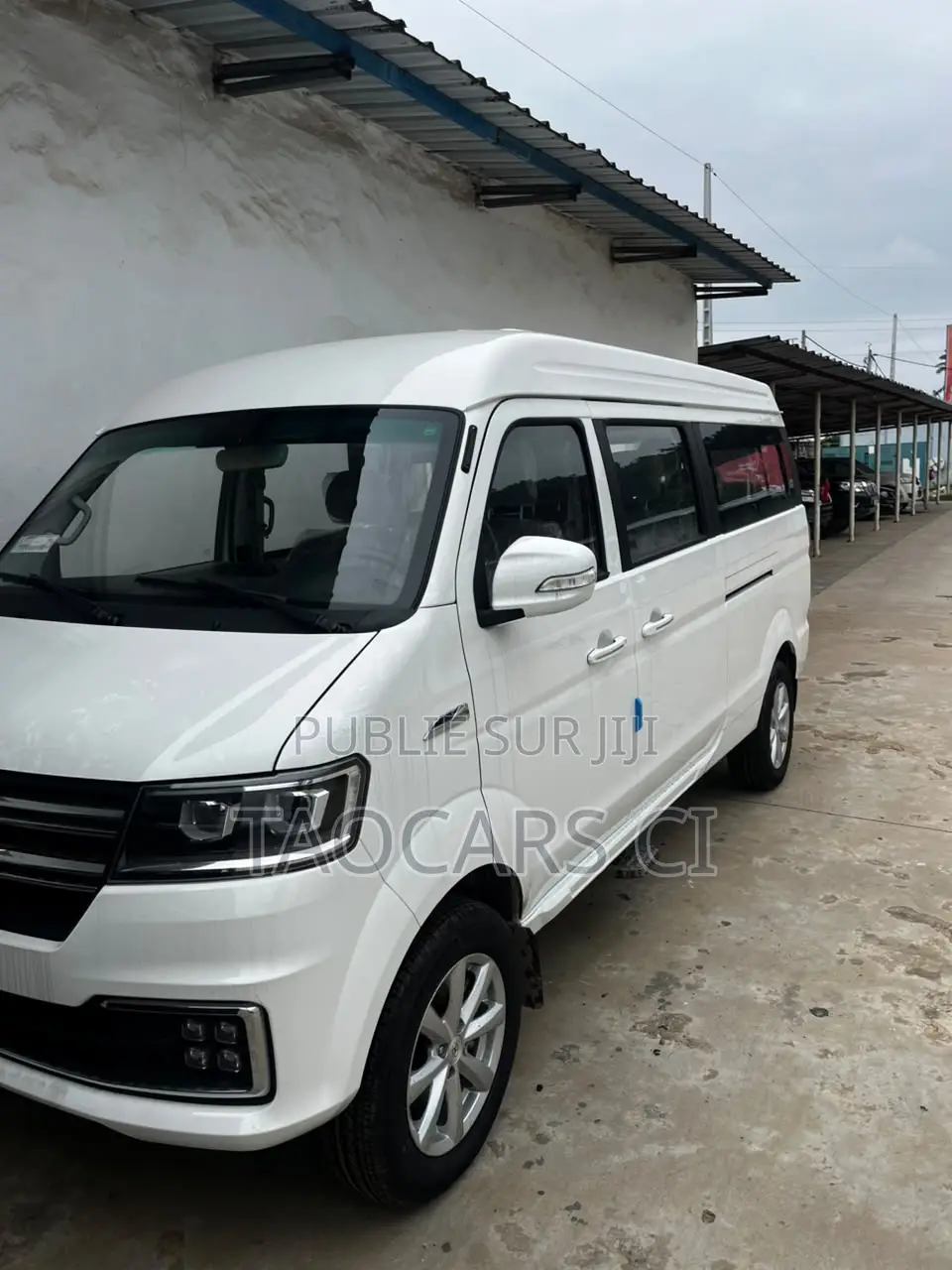 Nouveau Isuzu AVR 2024 Blanc