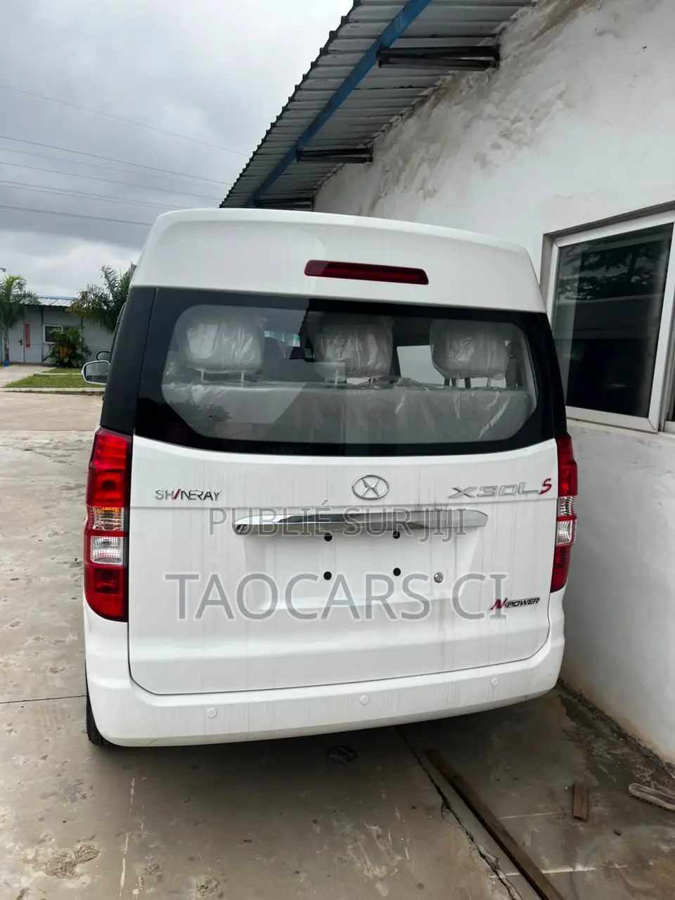 Nouveau Isuzu AVR 2024 Blanc