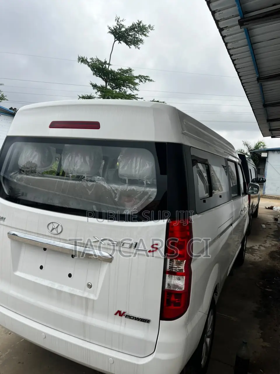Nouveau Isuzu AVR 2024 Blanc