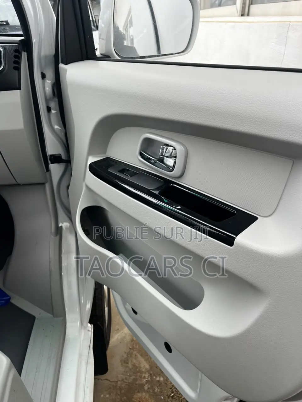 Nouveau Isuzu AVR 2024 Blanc