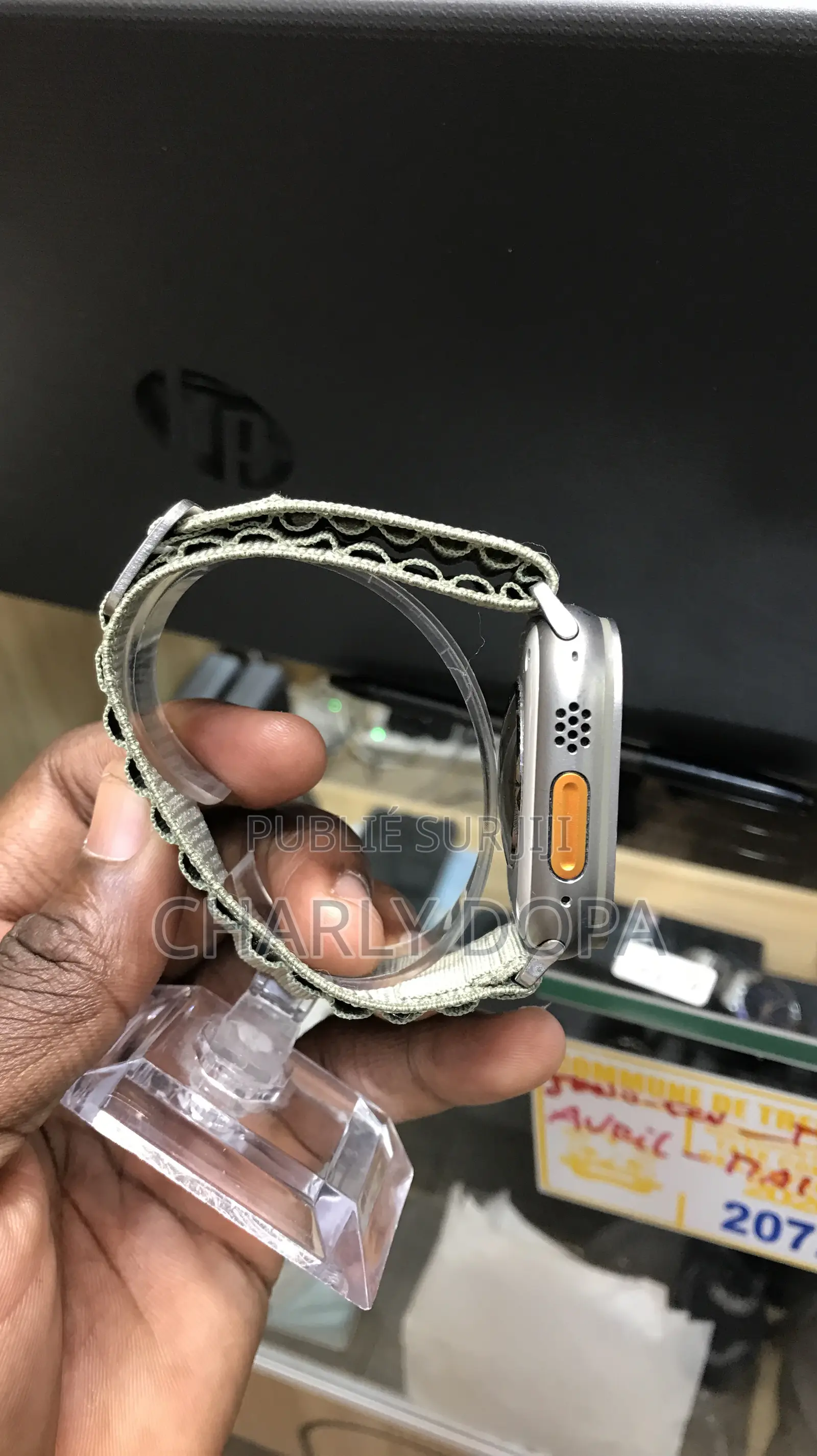 Apple Watch Ultra One Quasi Neuf Saphire Crystal