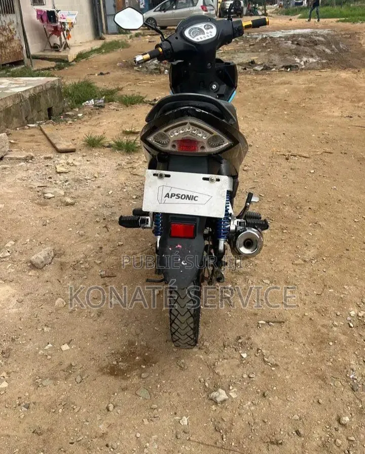 Nouveau KTM Duke 125 2025 Bleu