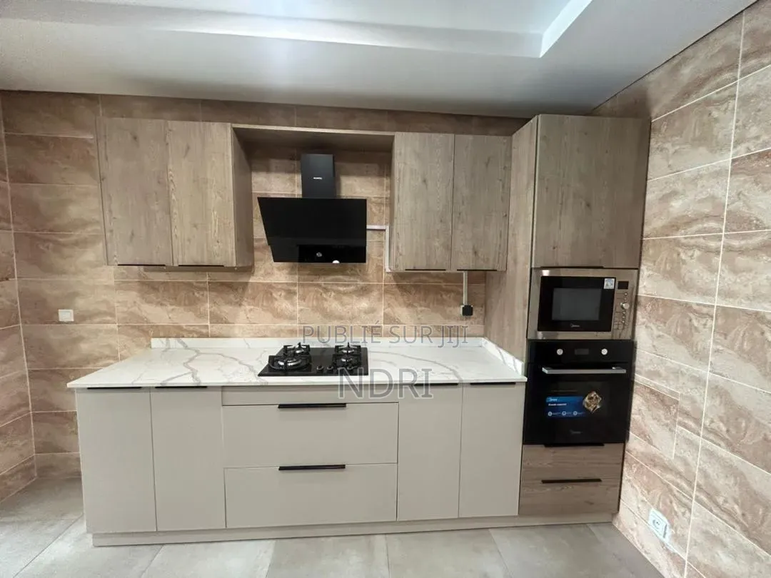 2chbre Appartement dans Building House, Cocody à Louer