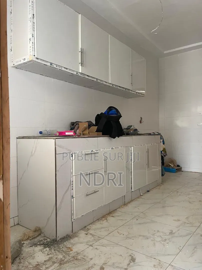 2chbre Appartement dans Building House, Cocody à Louer