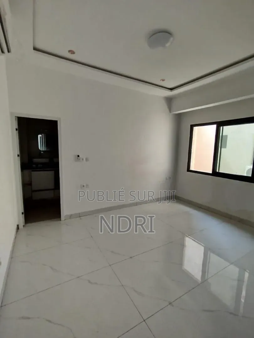 2chbre Appartement dans Building House, Cocody à Louer