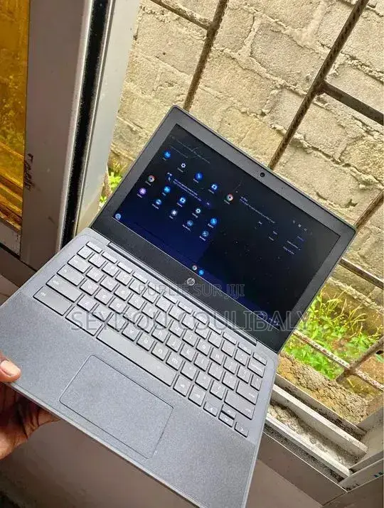 Nouveau Ordinateur portable HP ProBook 640 G5 8GB AMD Ryzen 7 SSD 256GB
