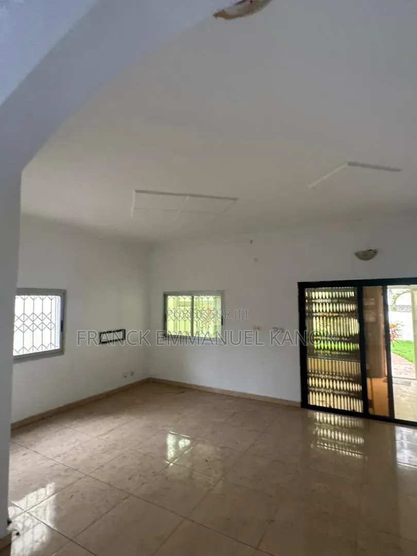 9chbre Villa dans Appartement Idéal, Yopougon à Vendre