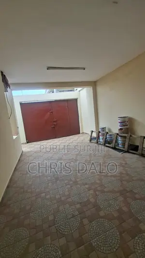 5chbre Villa dans Jeune Christ, Cocody à Louer
