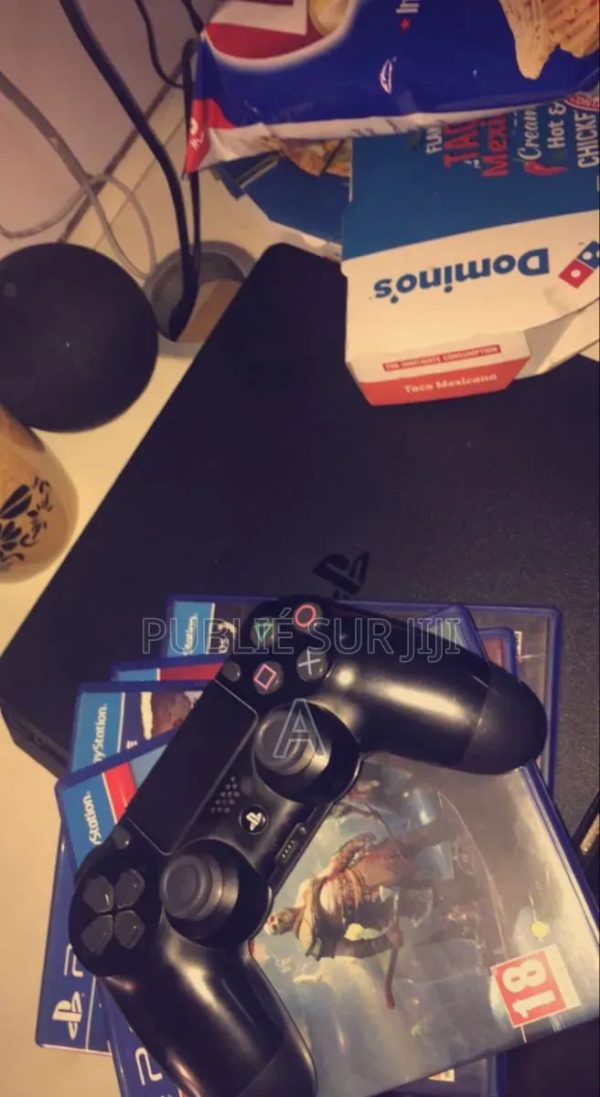 Ps4 Slim Avec Une Manette
