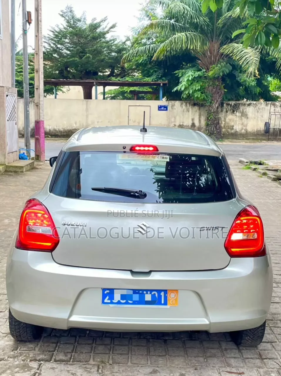 Suzuki Swift 2023 Beige