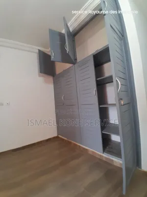1chbre Appartement dans Service Royaume Des, Cocody à Louer