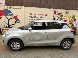Suzuki Swift 2021 Gris