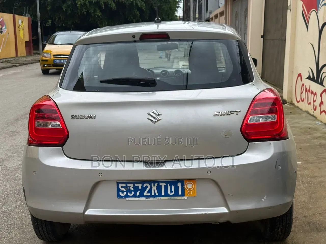 Suzuki Swift 2021 Gris