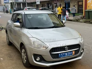 Suzuki Swift 2021 Gris