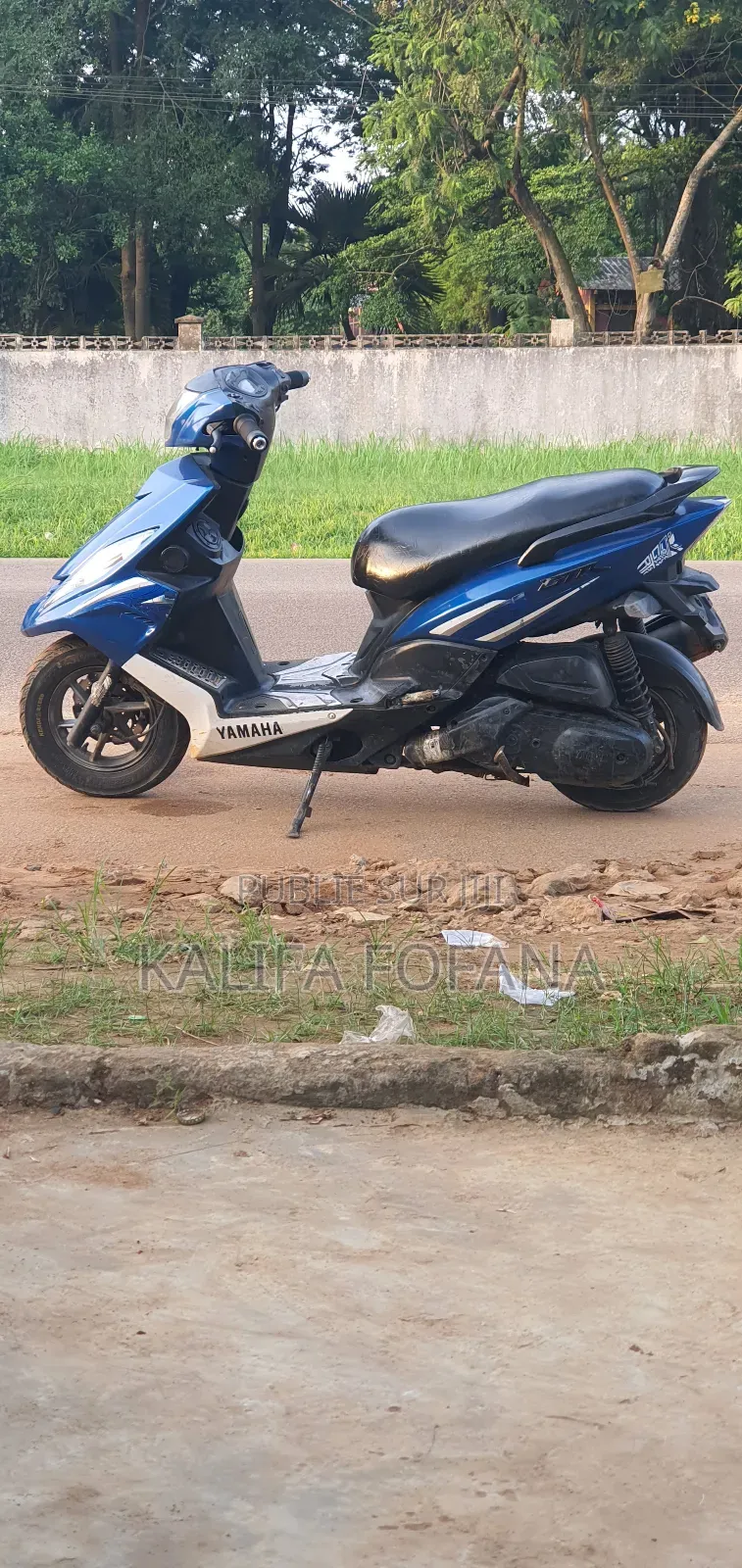 Yamaha Crux 2017 Bleu