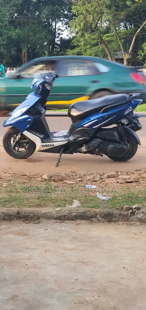 Yamaha Crux 2017 Bleu