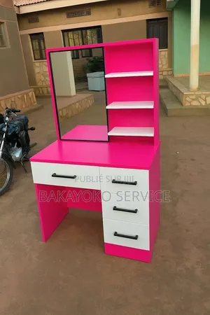 Coiffeuse Modernes Avec Miroirs Et Rangements