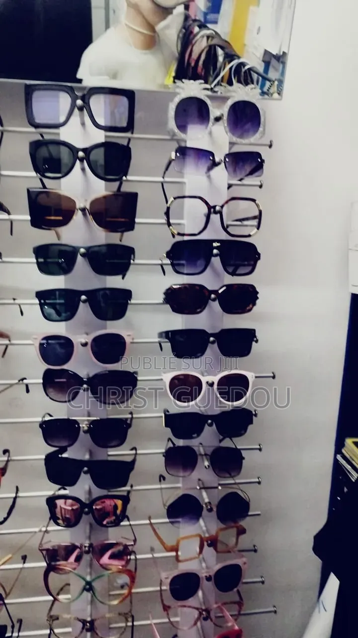 Paire De Lunettes