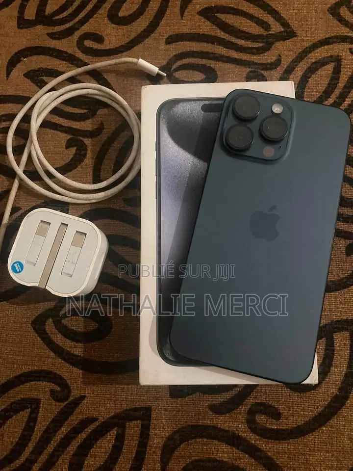Nouveau Apple iPhone 15 Pro 256 GB Noir