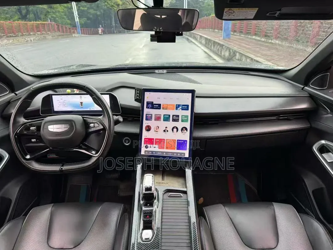 Geely Boyue 2024 Gris