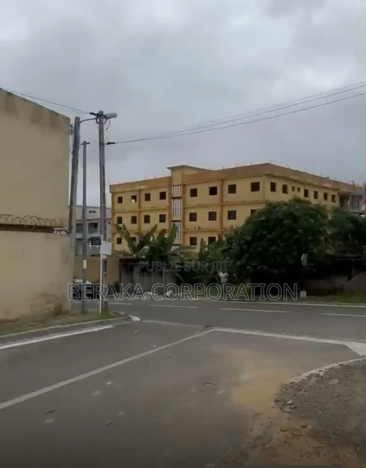 5chbre Duplex dans Beraka Corporation, Cocody à Vendre