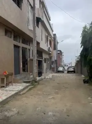5chbre Duplex dans Beraka Corporation, Cocody à Vendre