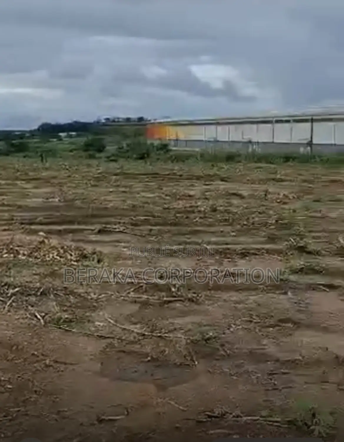 2,5 Hectares Avec Acd en Vente Zone Industrielle De Attingue