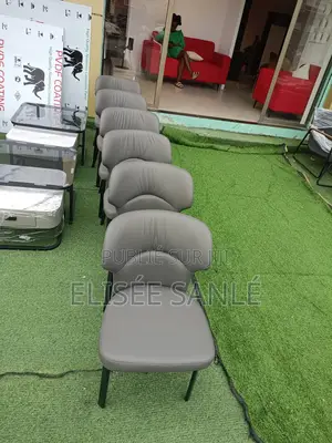 Chaises Modernes Rembourrées – Confort Élégance