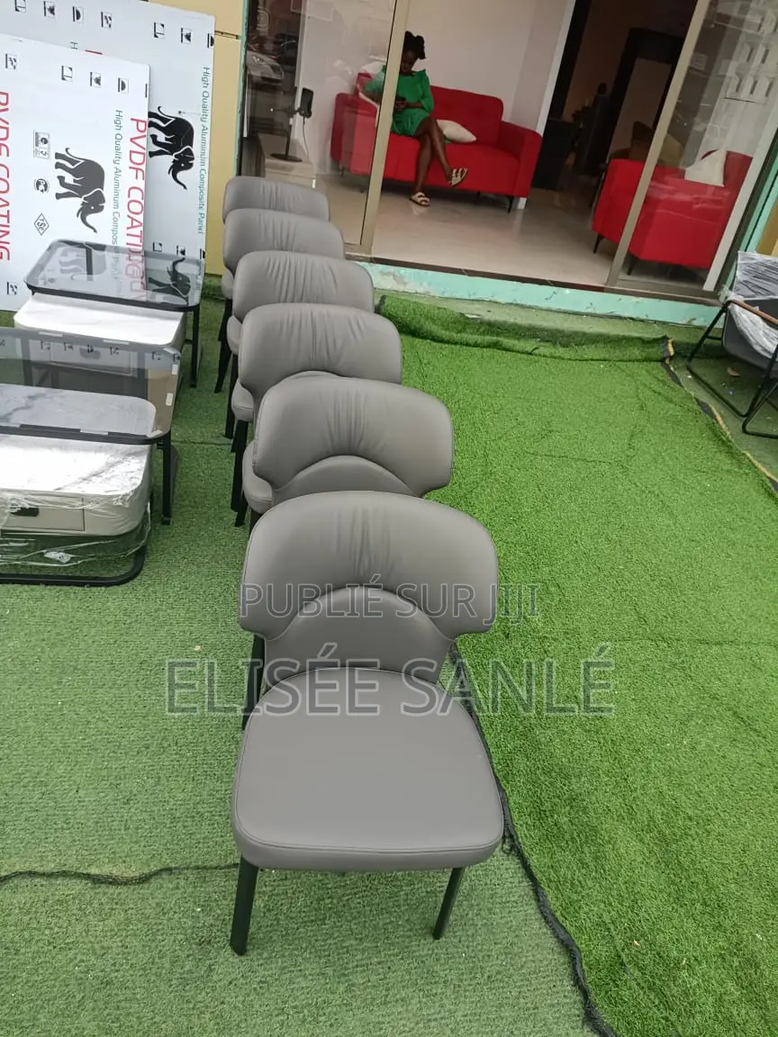 Chaises Modernes Rembourrées – Confort Élégance