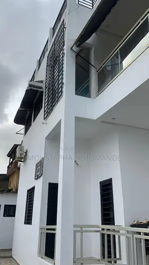 7chbre Duplex dans Diomande Moustapha, Cocody à Vendre