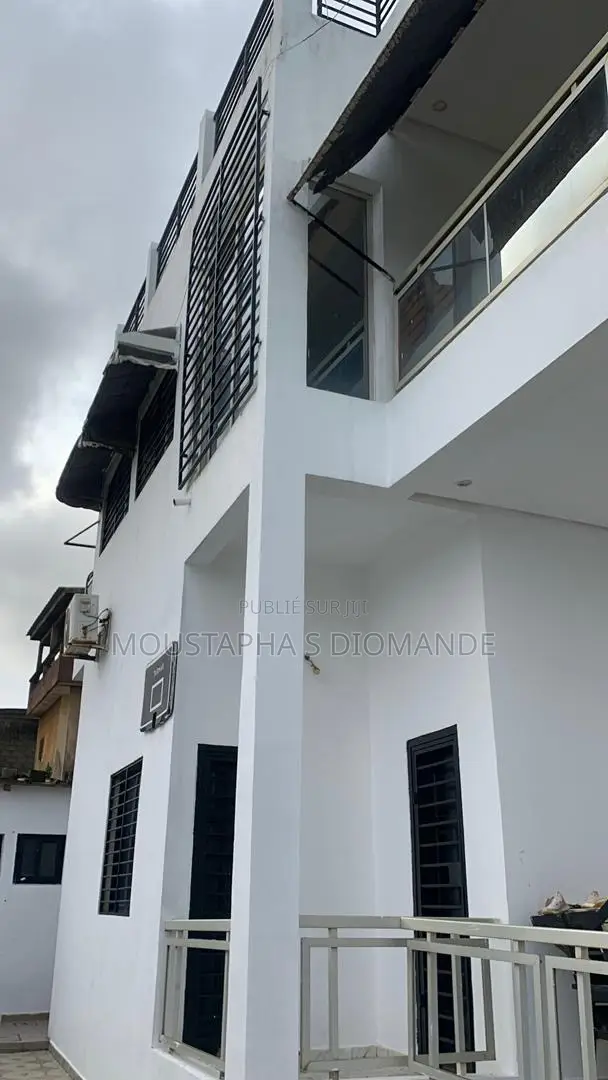 7chbre Duplex dans Diomande Moustapha, Cocody à Vendre