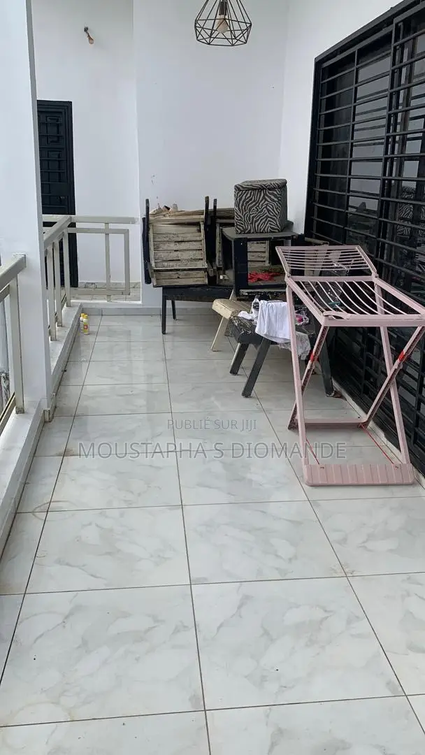 7chbre Duplex dans Diomande Moustapha, Cocody à Vendre