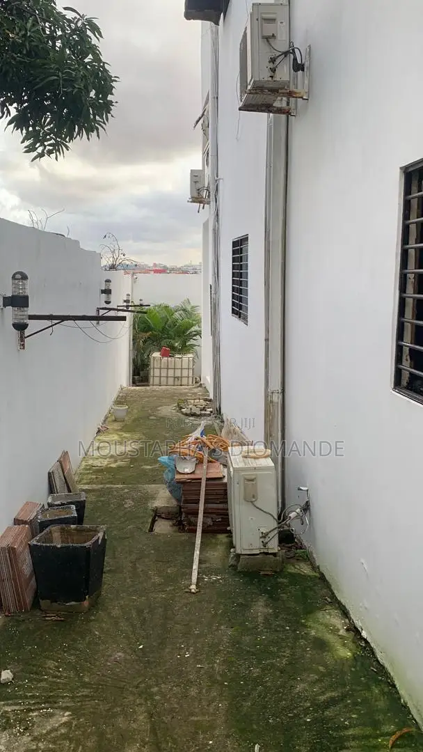 7chbre Duplex dans Diomande Moustapha, Cocody à Vendre