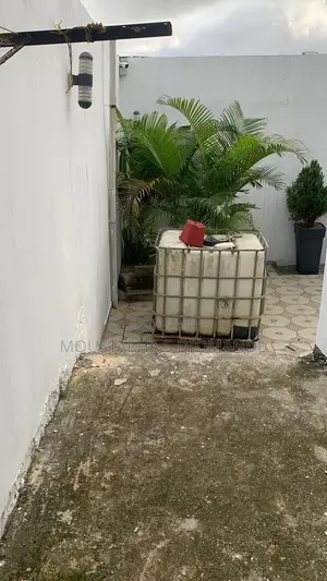 7chbre Duplex dans Diomande Moustapha, Cocody à Vendre